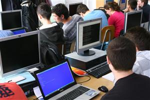 UBB prelungeşte programul de informatică în limba germană, finanţat de NTT DATA România şi Porsche