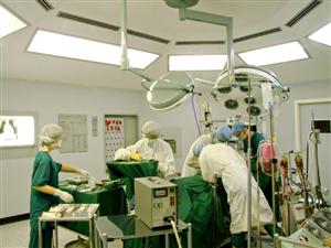 Clujean, supus unui transplant de rinichi cu ajutorul robotului DaVinci
