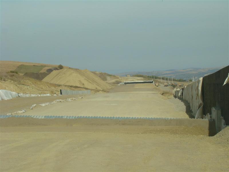 Paşi de melc pe cel mai lung tronson al Autostrăzii Sebeș-Turda FOTO