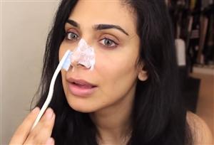 Puncte negre? Trei măşti exfoliante făcute acasă 