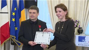 Regizor român, decorat de statul francez