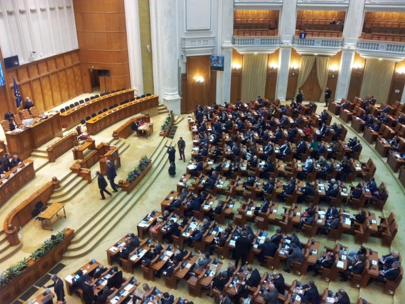 Legea privind plafonarea pensiilor speciale ale parlamentarilor, promulgată de președintele Iohannis