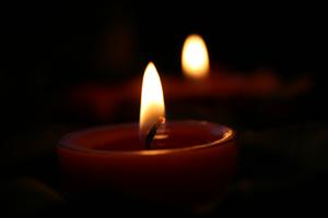 Candele şi rugăciuni, la Cluj, în memoria victimelor de la Colectiv