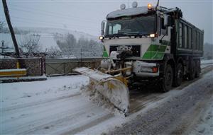 Drumuri cu zăpadă, gheaţă şi polei, la Cluj