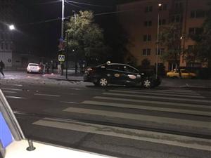 Accident lângă Polivalentă. Două taximetre au suferit avarii serioase 