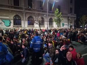 Mii de oameni au protestat în Bucureşti şi în marile oraşe ale ţării 