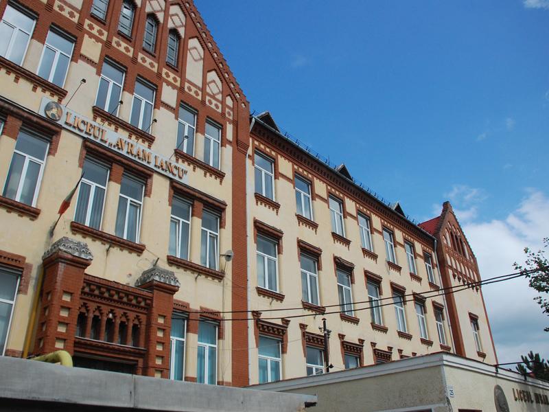 Companiile IT din Cluj au dotat două laboratoare de liceu cu aparatură performantă