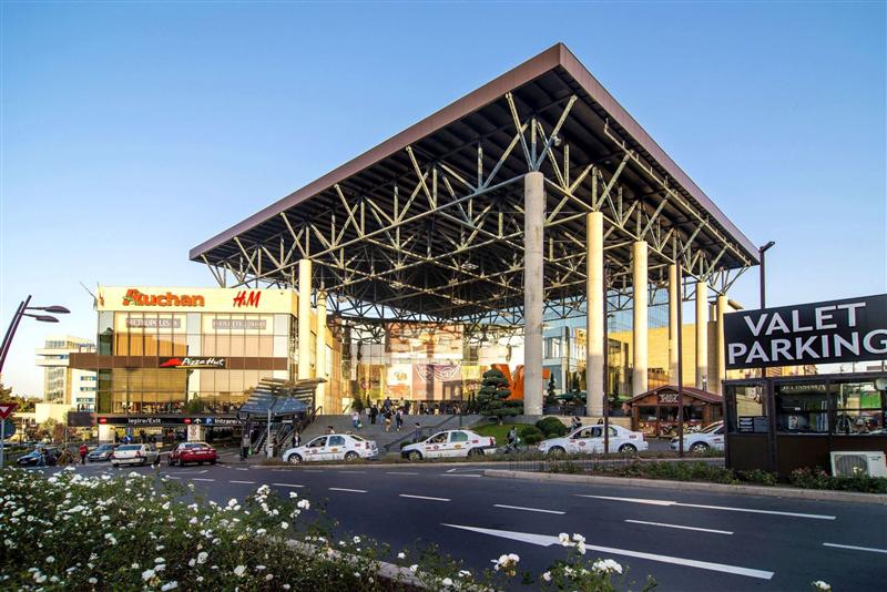 Intrarea sud-africanilor în acţionariatul Iulius Mall, printre tranzacţiile anului 