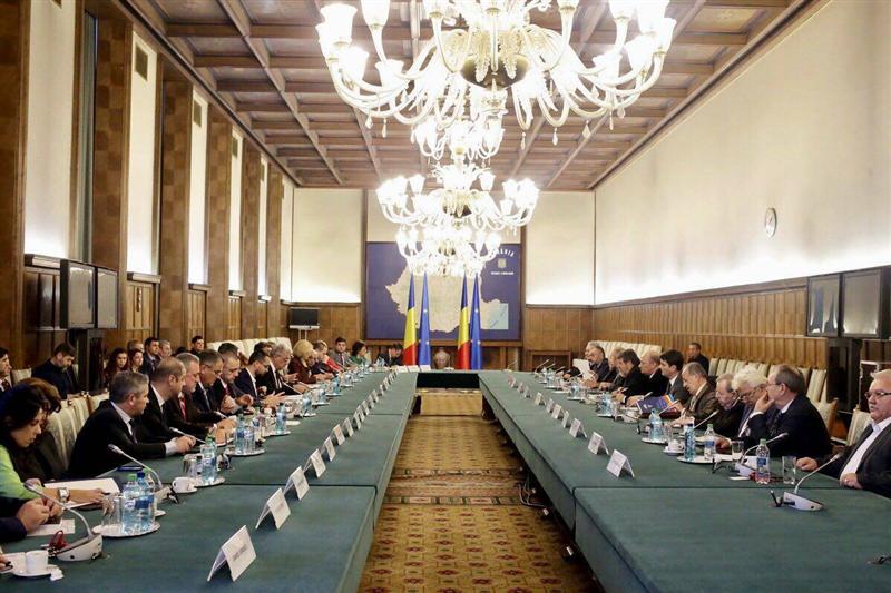 Angajatorii au o lună la dispoziţie să negocieze cu salariaţii contractele de muncă