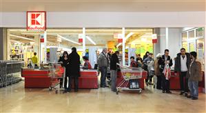  Kaufland 3, la doi paşi de Auchan
