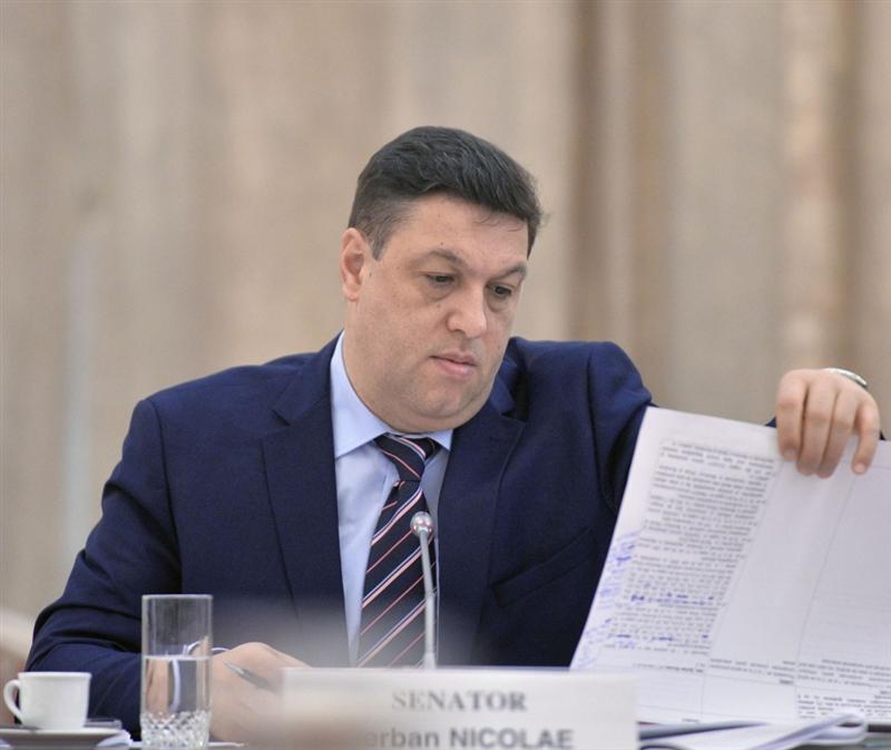 Legea care schimbă condiţiile de funcţionare a ONG-urilor, adoptată tacit în Senat