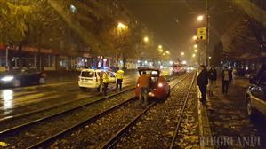 O şoferiţă clujeană a mers ca tramvaiul. 50 de metri pe şine