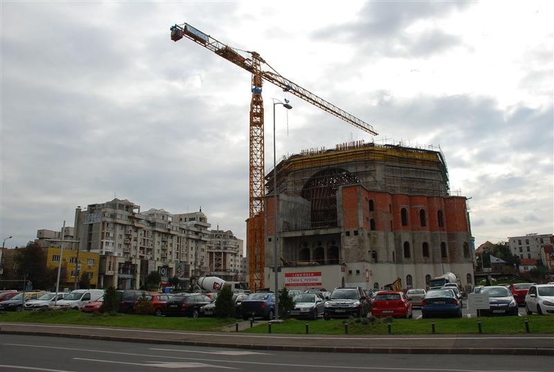 Parkingul sau canalul. Cine câştigă lupta subterană?