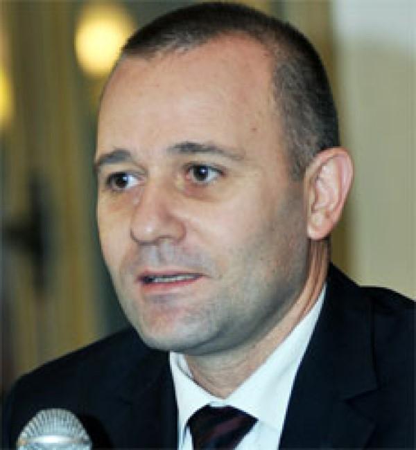 Comisia SRI va cere demisia lui Dumitru Dumbravă din funcţia de secretar general al SRI
