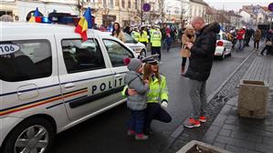 Motociclete, laborator criminalistic şi câini poliţişti la parada de 1 decembrie