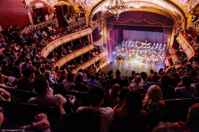 Naţionalul clujean îşi deschide porţile. Noaptea. Cu concerte, ateliere şi întâlniri cu actorii
