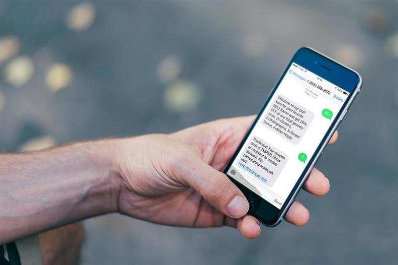 „Merry Christmas”: Povestea primului SMS, trimis acum 25 de ani