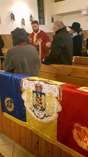 Un grup de monarhişti clujeni s-au rugat pentru sufletul Regelui Mihai la o biserică greco-catolică