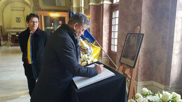 Deces Rege | Carte de condoleanţe, deschisă la Sala Unirii din Alba Iulia