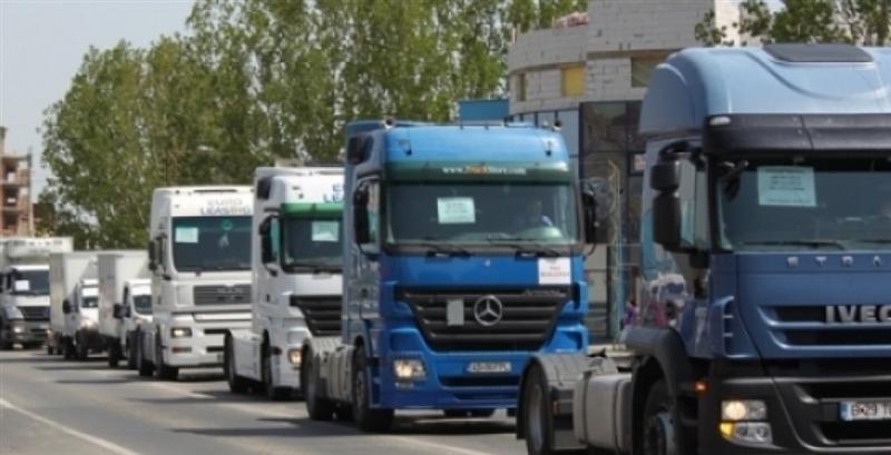 Transportatorii renunță la protest din respect pentru Regele Mihai