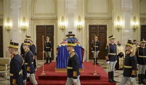 România, trei zile în doliu naţional. Catafalcul Regelui Mihai, depus la Palatul Regal