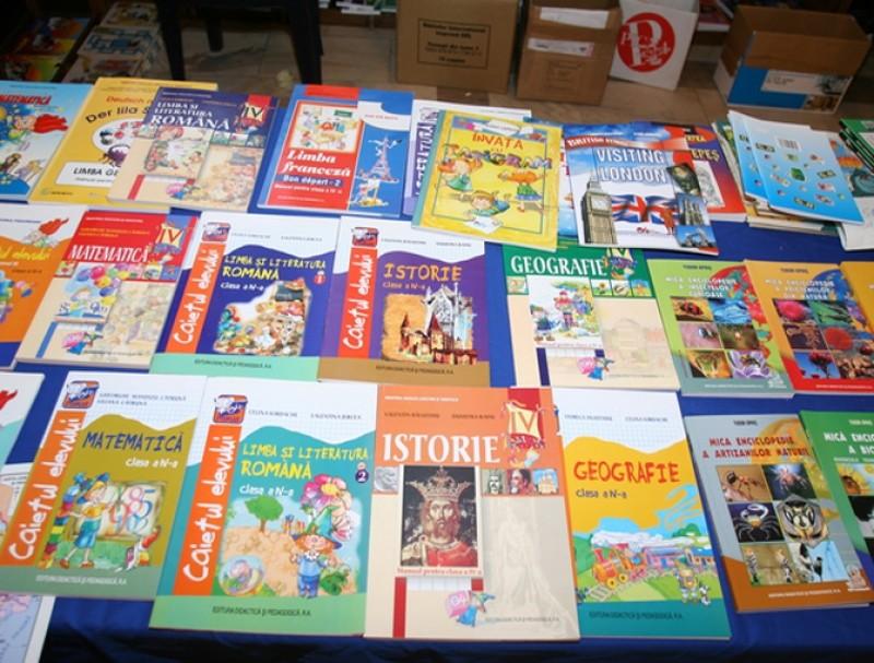 Manualele de bază vor fi disponibile în format PDF şi digital interactiv