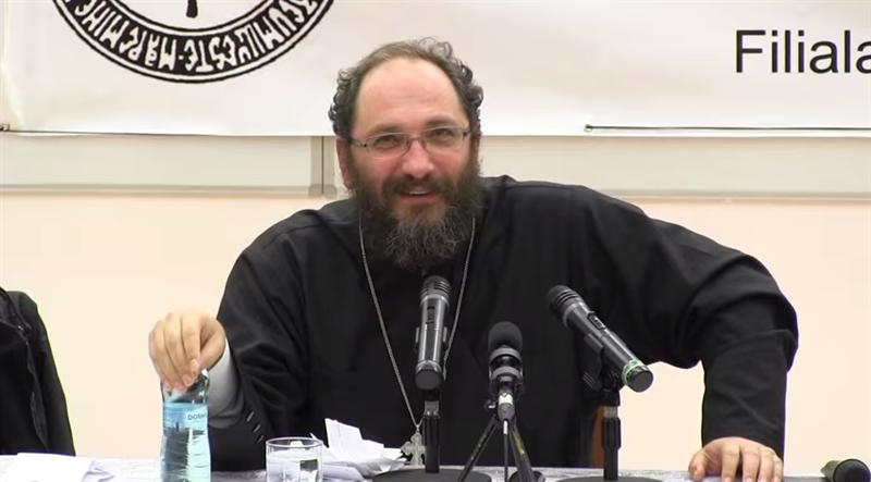 INTERVIU cu preotul Necula despre Facebook, politicieni şi Moş Crăciun