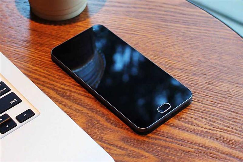 Vedeta care a renunţat de doi ani la telefonul mobil