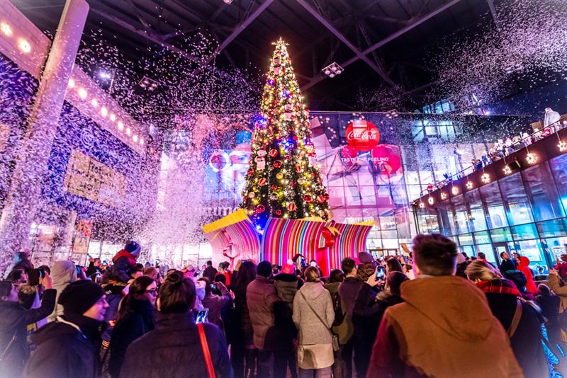 Iulius Mall Cluj în a doua zi de Crăciun şi pe 2 ianuarie 2018 (P)