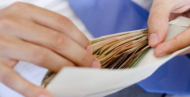 Propunere USR: Pacienţii să facă donaţii doar unităţii sanitare unde au primit îngrijiri, nu şi medicilor