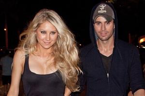 Anna Kournikova şi Enrique Iglesias au devenit părinţi de gemeni