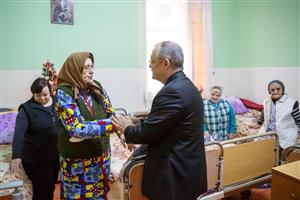 Primarul Clujului i-a vizitat pe bătrânii de la azil FOTO