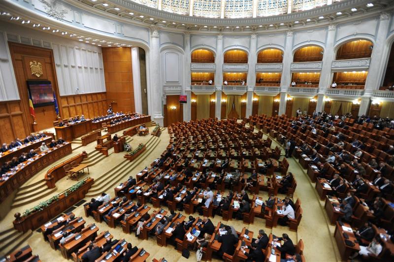 Ce sume uriașe le intră în buzunar parlamentarilor începând cu 1 ianuarie 2018