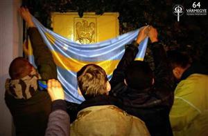 Incident la ambasada României din Budapesta: Stema, acoperită cu steagul secuiesc. Reacţia MAE