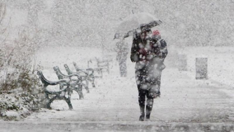 Iarna îşi intră în drepturi. Ninsoare, polei şi vânt