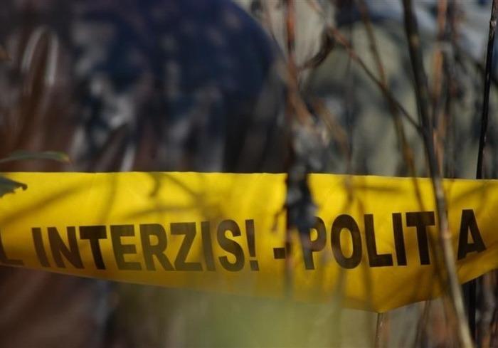 Bărbat de 65 de ani, găsit mort într-un puţ din curtea casei