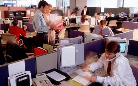Munceşti peste program? Iată cum îţi afectează sănătatea şi viaţa de familie