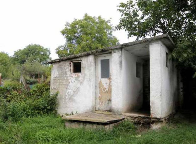 23 de şcoli fără toalete, alte câteva zeci supuse capriciilor vremii. 