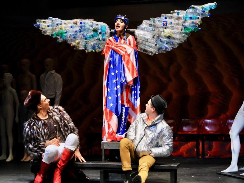 Îngeri în America. Pe scena Teatrului Maghiar 