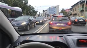 Câţi bani pierzi dacă stai blocat în trafic