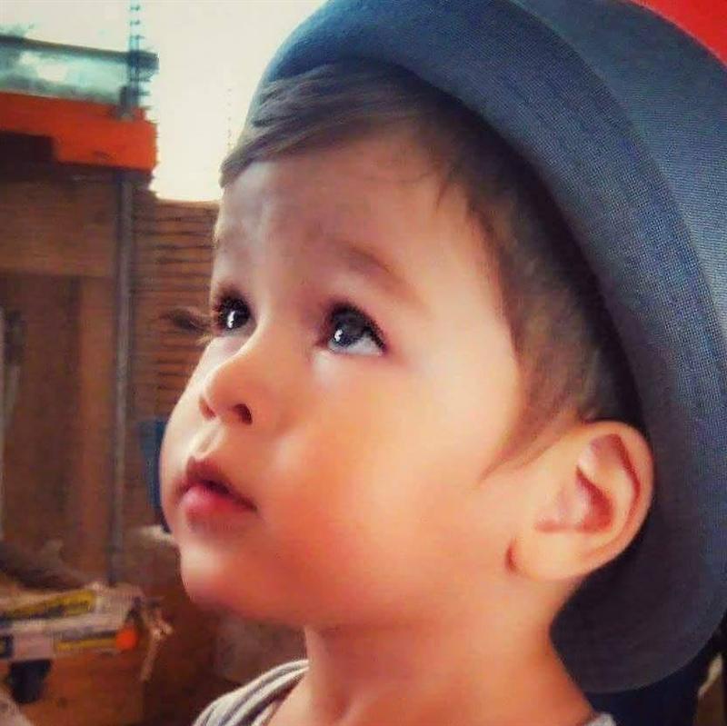 Uniți pentru Eric. Un copil de numai 4 ani se luptă cu o boală necruțătoare