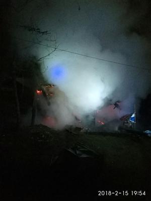 Incendiu la o baracă improvizată. Un bărbat a murit FOTO