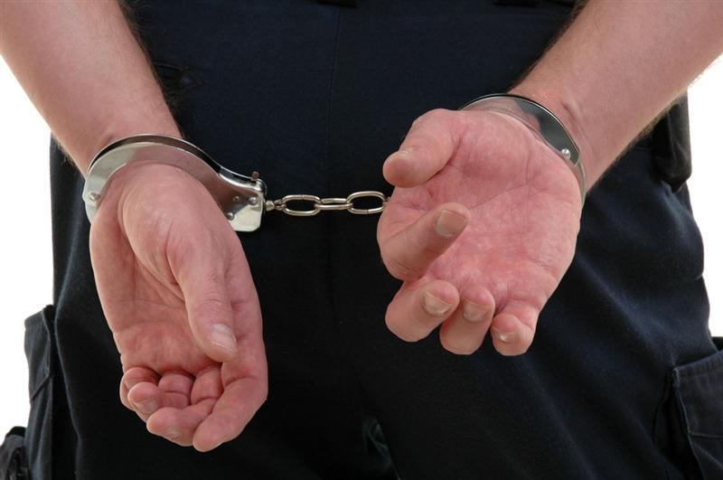 S-a urcat la volan fără permis şi băut. A făcut accident şi a fugit de poliţie