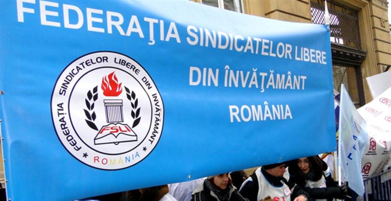 Protest FSLI. În jur de 100 de cadre didactice pichetează Ministerul Muncii