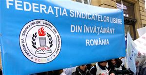 Protest FSLI. În jur de 100 de cadre didactice pichetează Ministerul Muncii