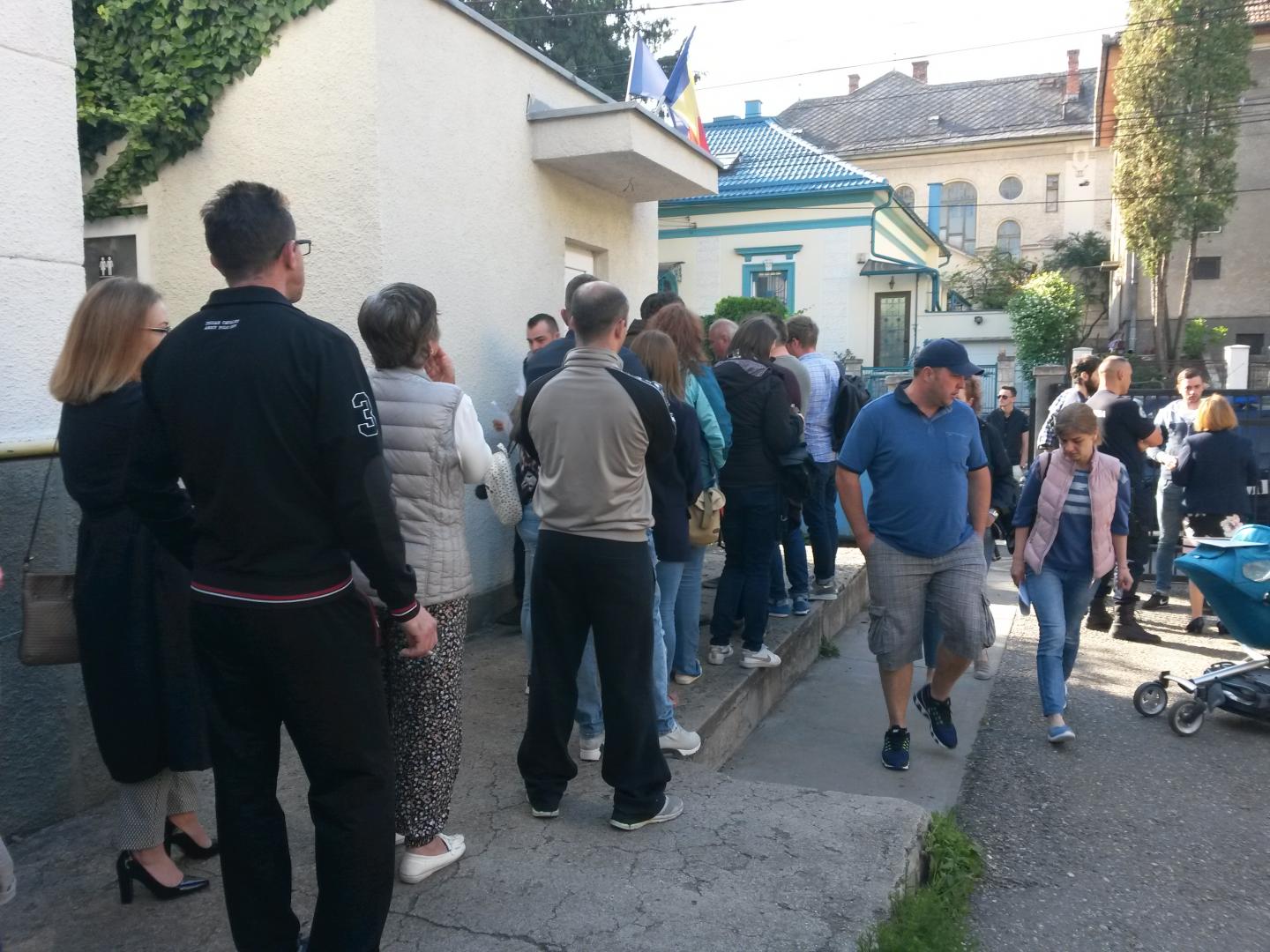 Umiliți la Pașapoarte. Obținerea documentului de călătorie, o tortură pentru clujeni