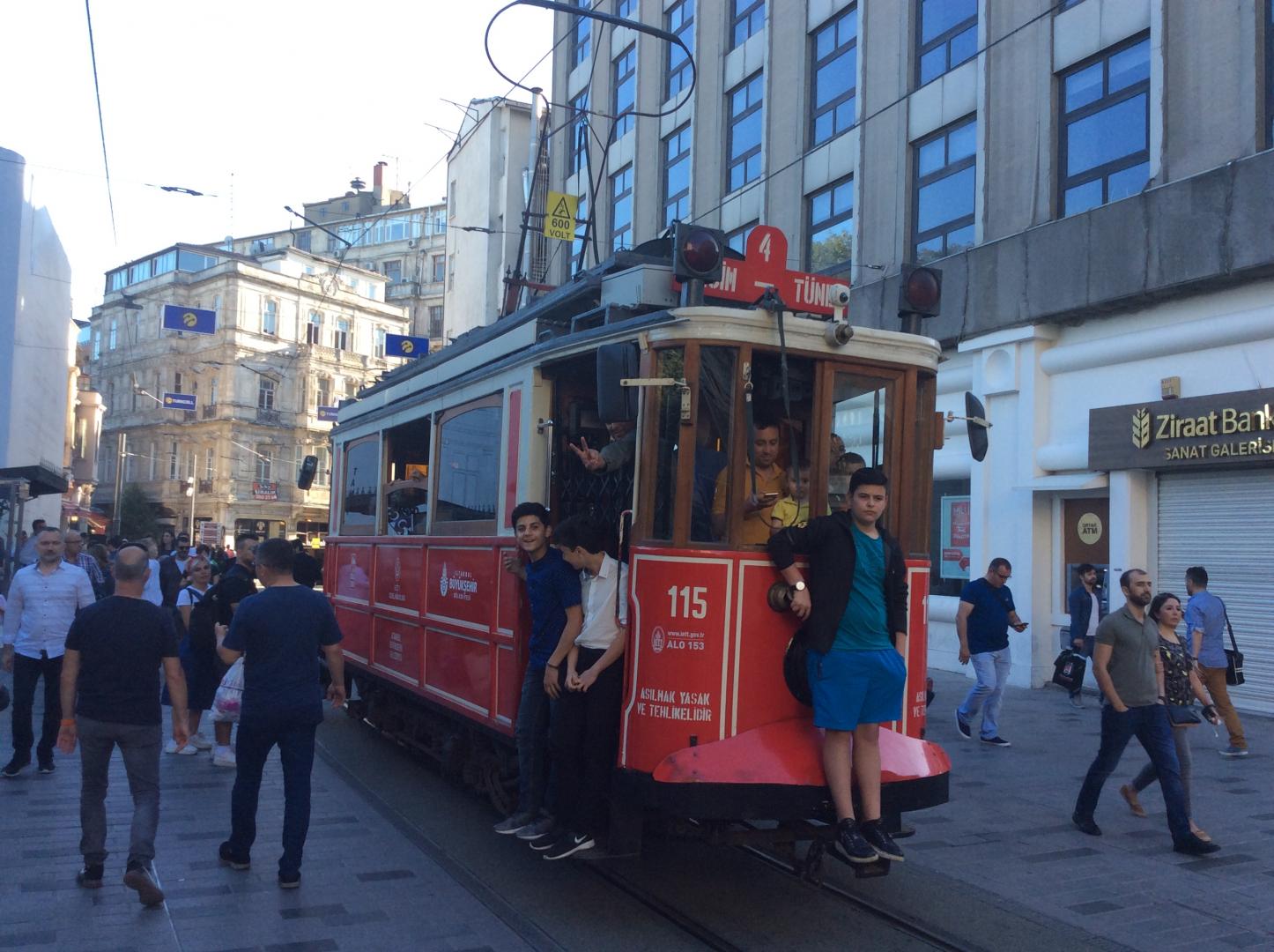 Orașul care unește continente. Sau cum plăcerea se transformă în bani