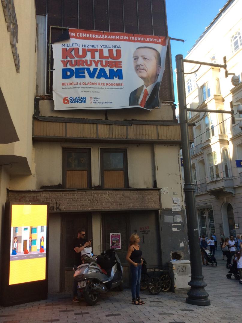 Orașul care unește continente. Sau cum plăcerea se transformă în bani