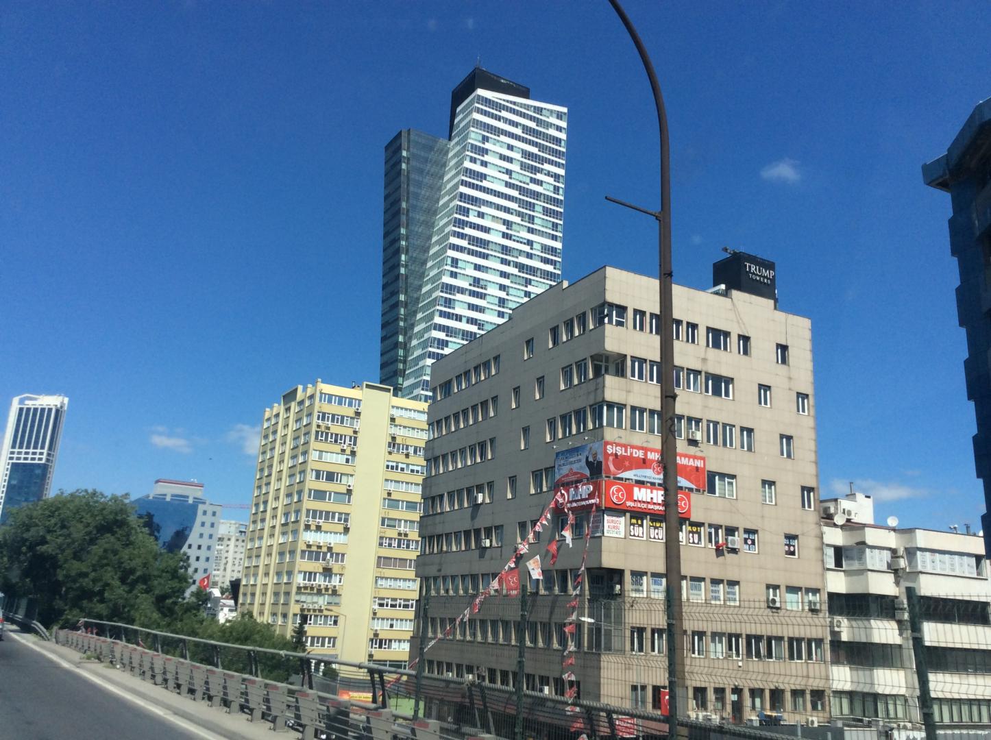 Orașul care unește continente. Sau cum plăcerea se transformă în bani