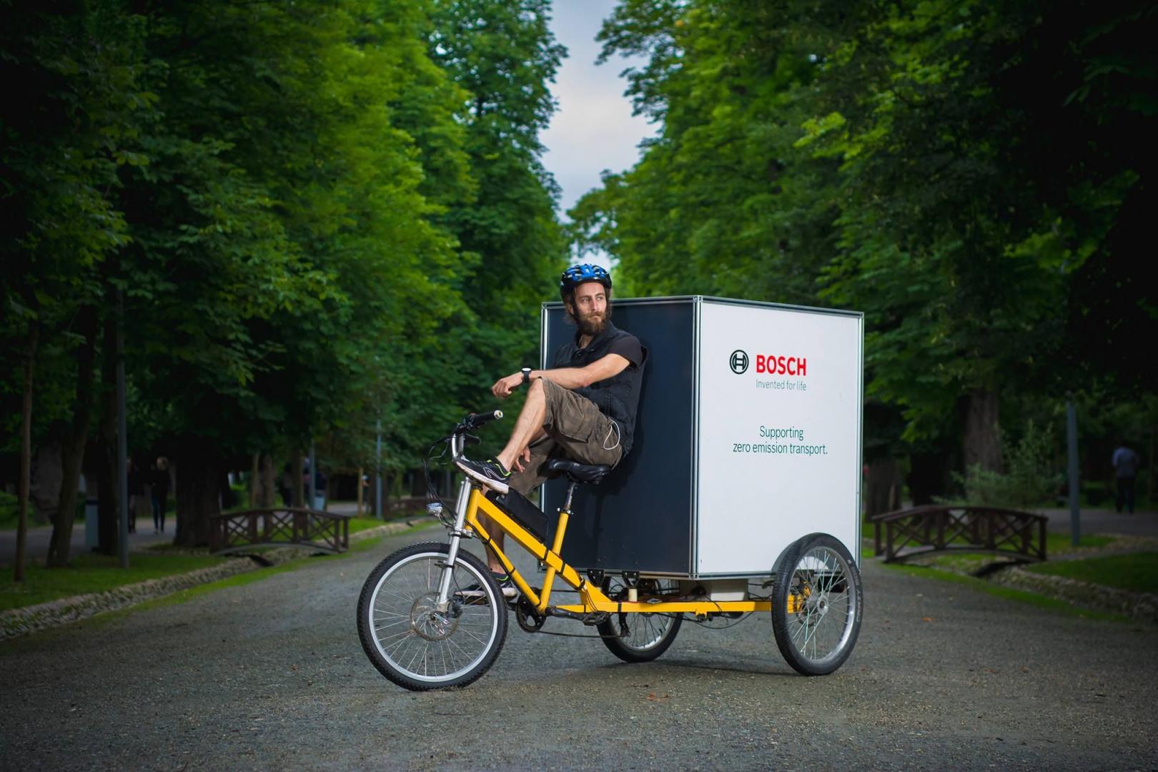 Uber pe bicicletă. Curierii “verzi” ai Clujului